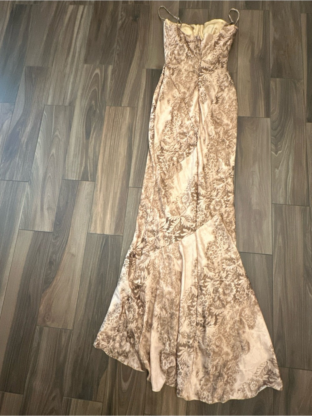 House of CB NALANI
Gold Patterned Satin Maxi Dress - Limited Edition size - M - Picture 8 of 8